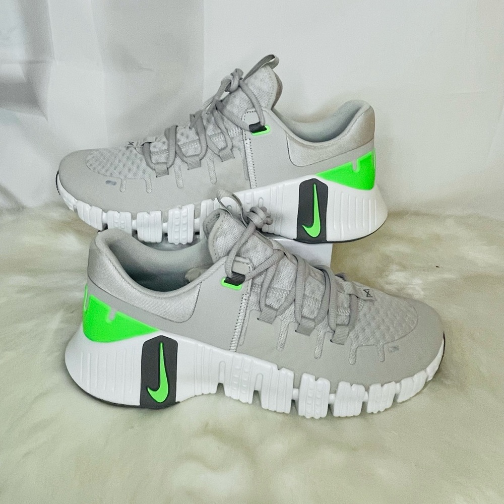 Nike Metcon 5 Gray and Neon Green Men’s Sneakers New
